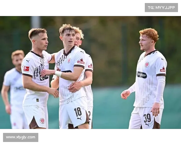 德甲联赛最新轮次精彩回顾与球队表现分析 德甲联赛最新轮次精彩回顾与球队表现分析